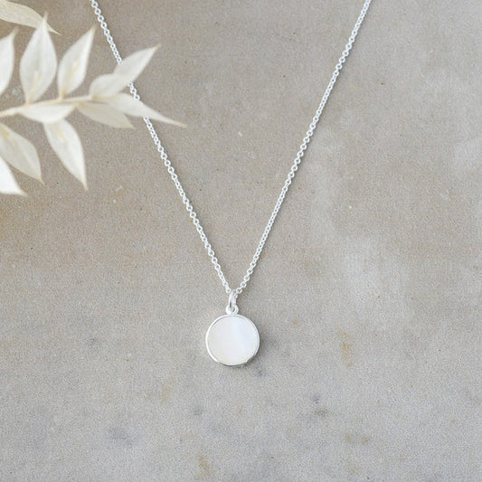 Alluring Necklace-mother of pearl (Silver)